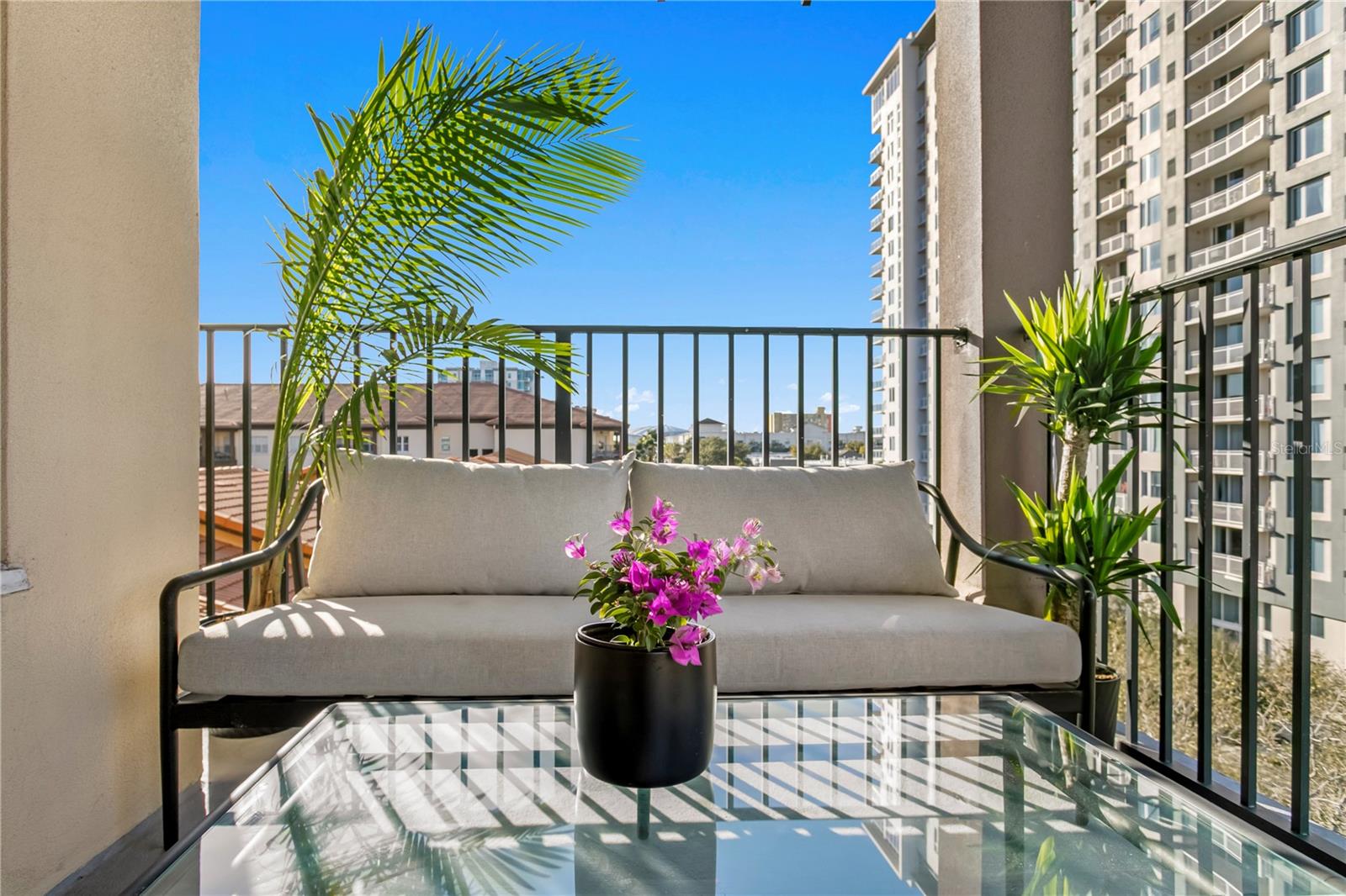 Image 34 of 51 For 200 4th Avenue S 401