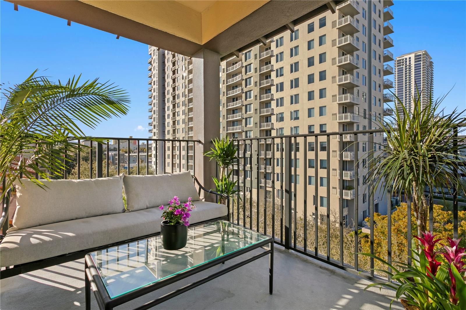 Image 35 of 51 For 200 4th Avenue S 401