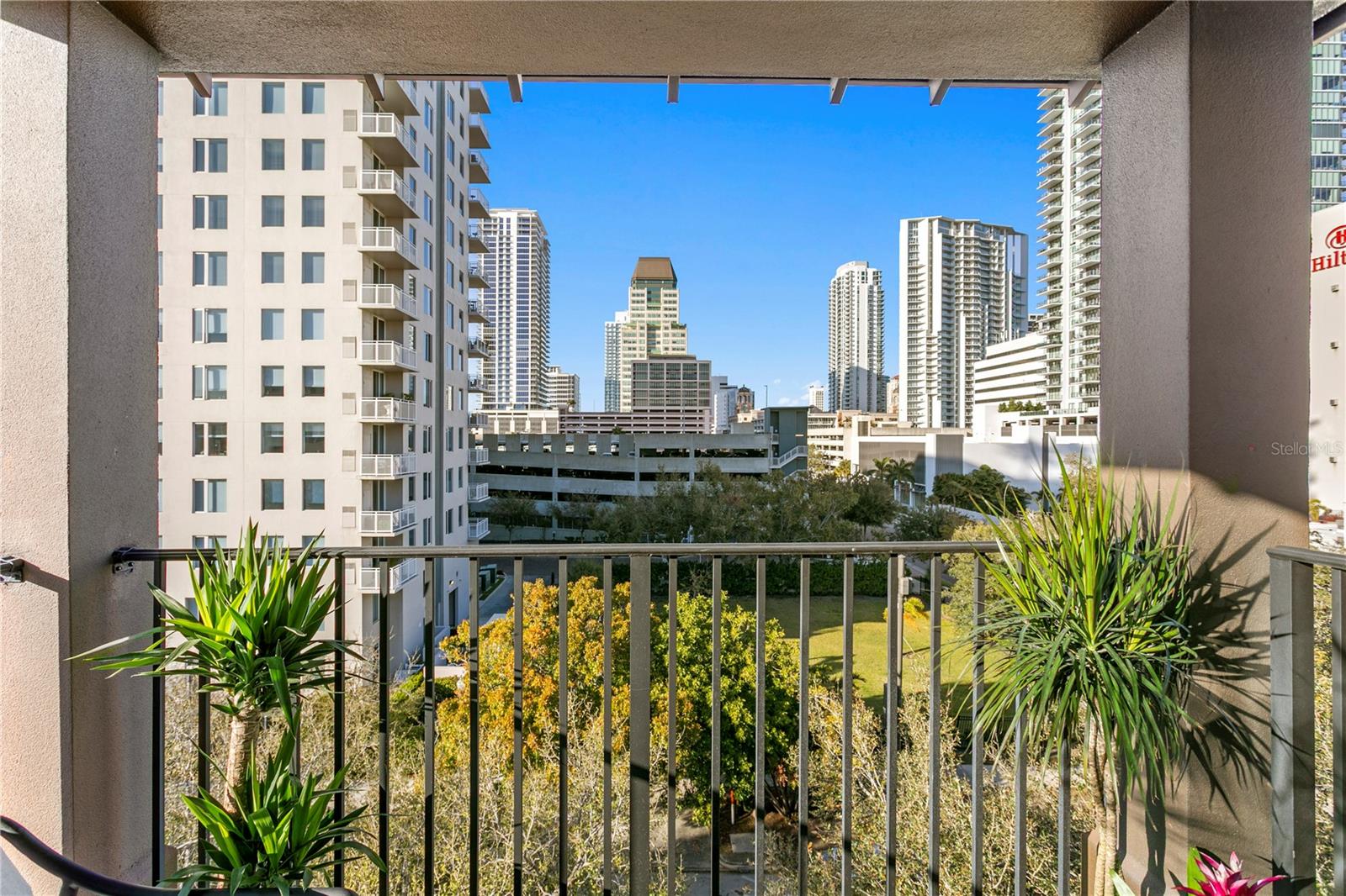 Image 36 of 51 For 200 4th Avenue S 401