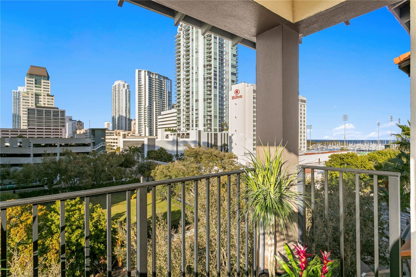 Image 37 of 51 For 200 4th Avenue S 401