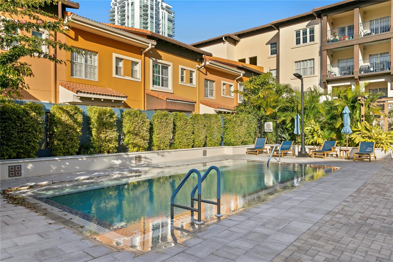 Image 40 of 51 For 200 4th Avenue S 401