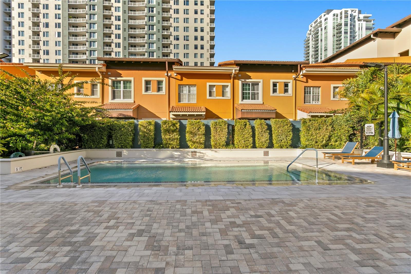 Image 41 of 51 For 200 4th Avenue S 401