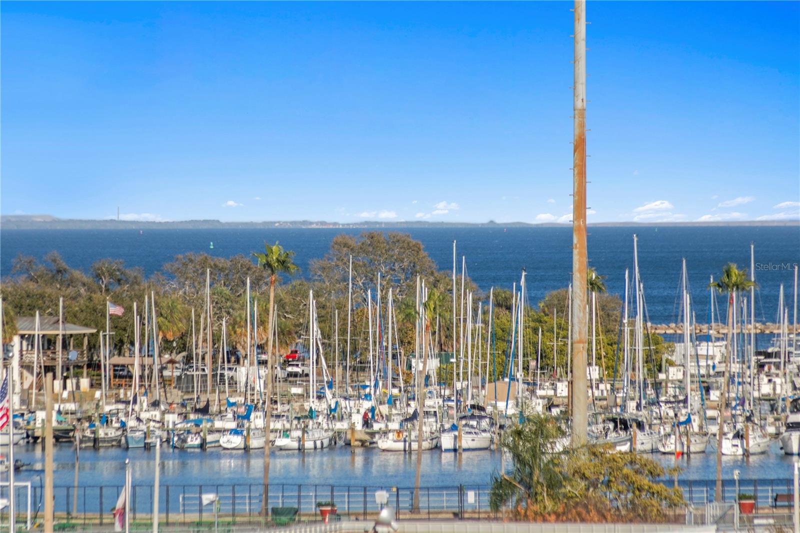 Image 50 of 51 For 200 4th Avenue S 401