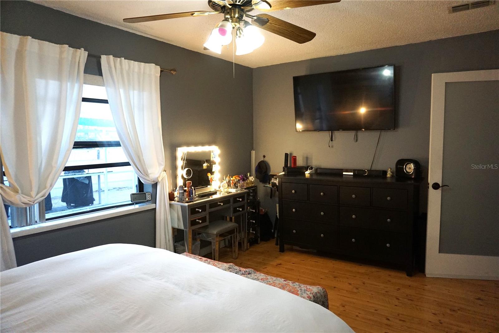 Image 13 of 32 For 2300 37th Avenue N