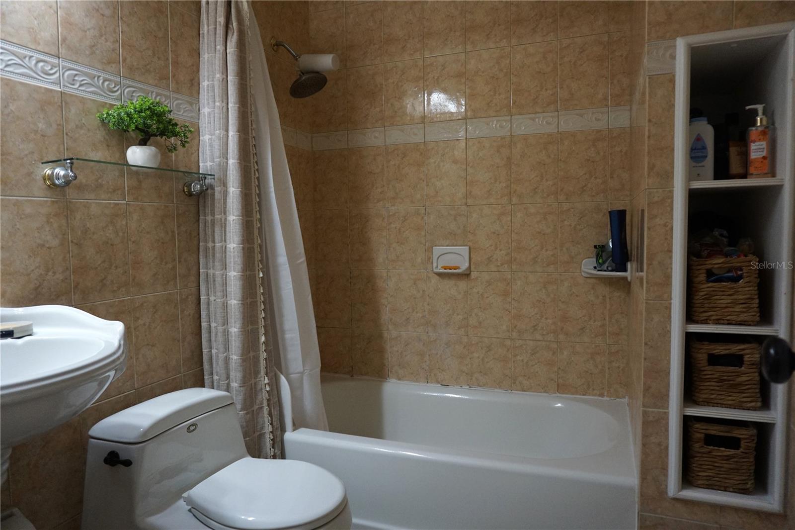 Image 22 of 32 For 2300 37th Avenue N