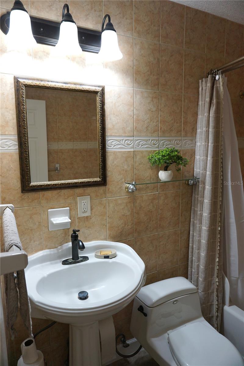 Image 23 of 32 For 2300 37th Avenue N