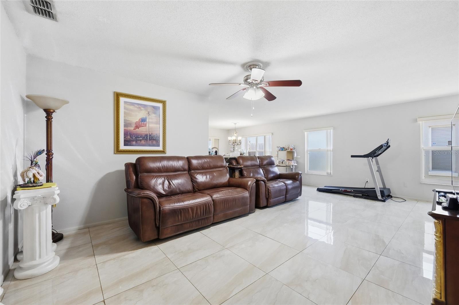 Image 17 of 42 For 1123 Epson Oaks Way