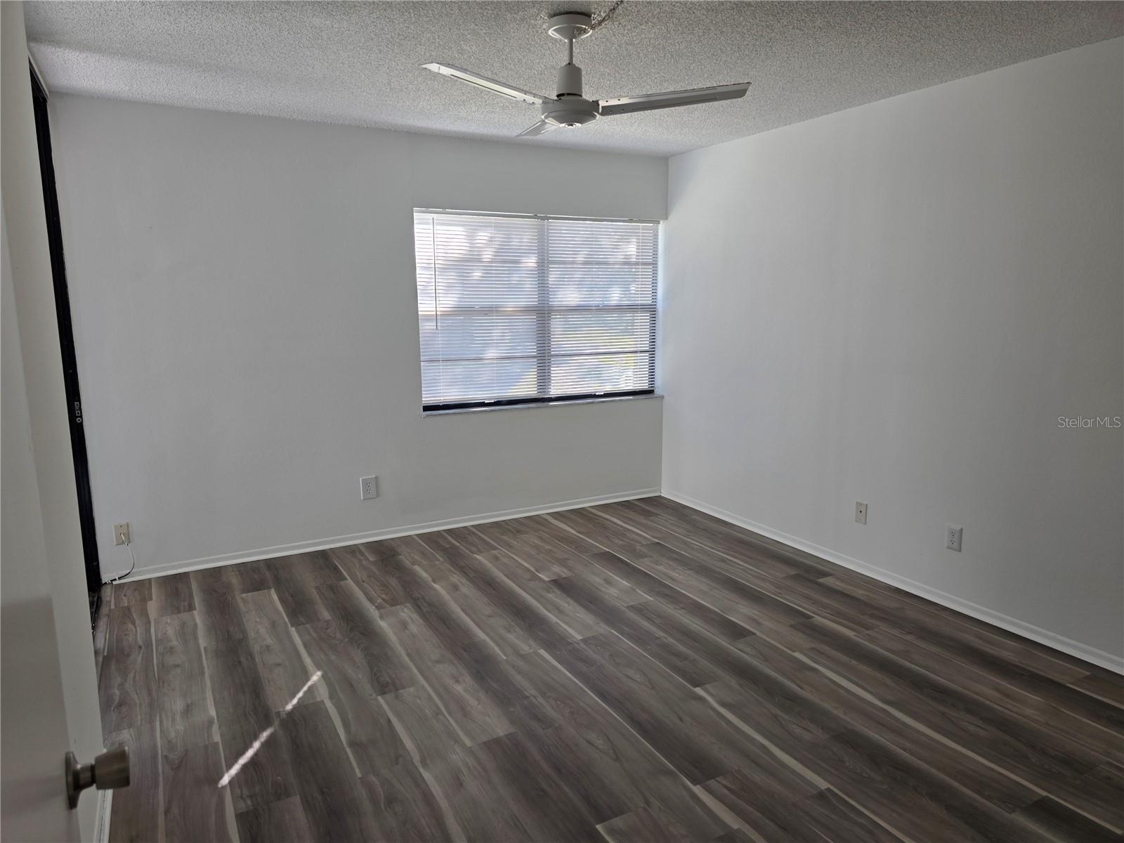 Image 16 of 32 For 14130 Rosemary Lane 2208