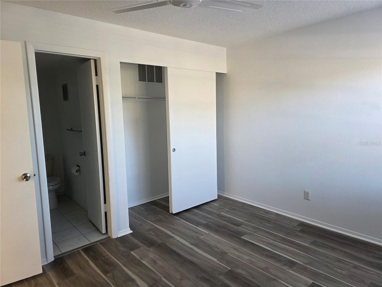 Image 25 of 32 For 14130 Rosemary Lane 2208