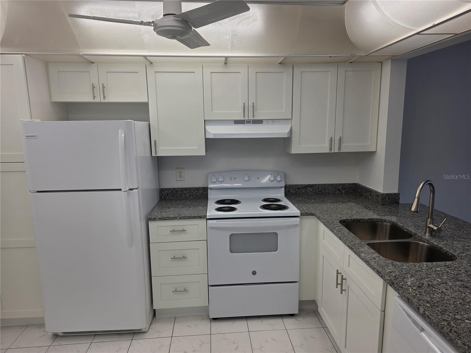 Image 5 of 32 For 14130 Rosemary Lane 2208