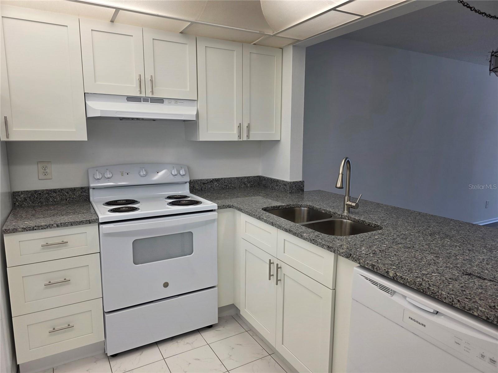 Image 6 of 32 For 14130 Rosemary Lane 2208