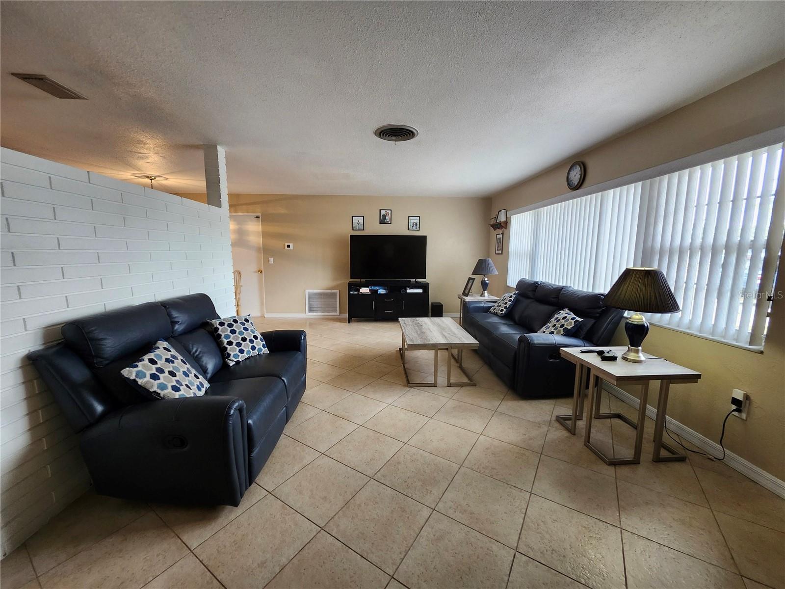 Image 9 of 38 For 5700 30th Avenue N