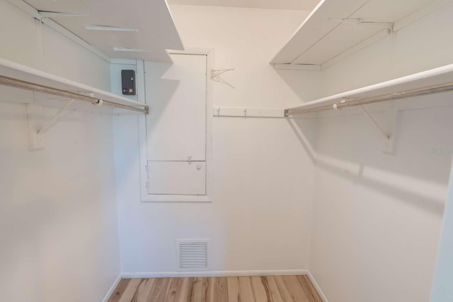 Image 11 of 20 For 456 Circlewood Drive L7