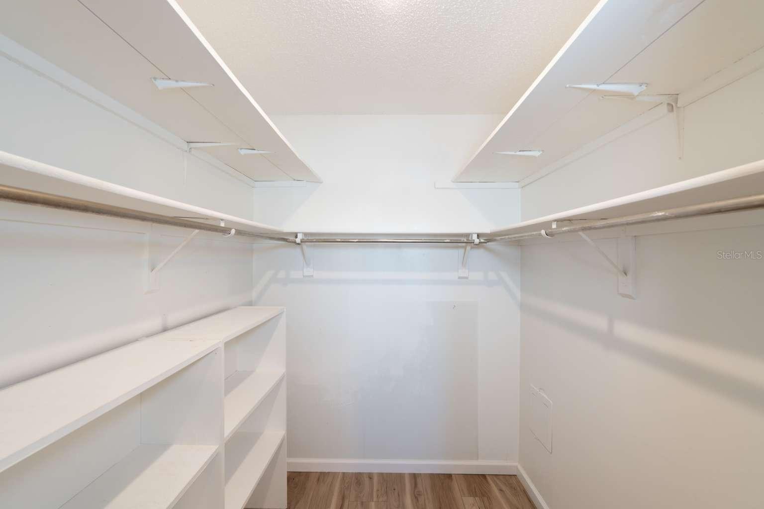 Image 15 of 20 For 456 Circlewood Drive L7