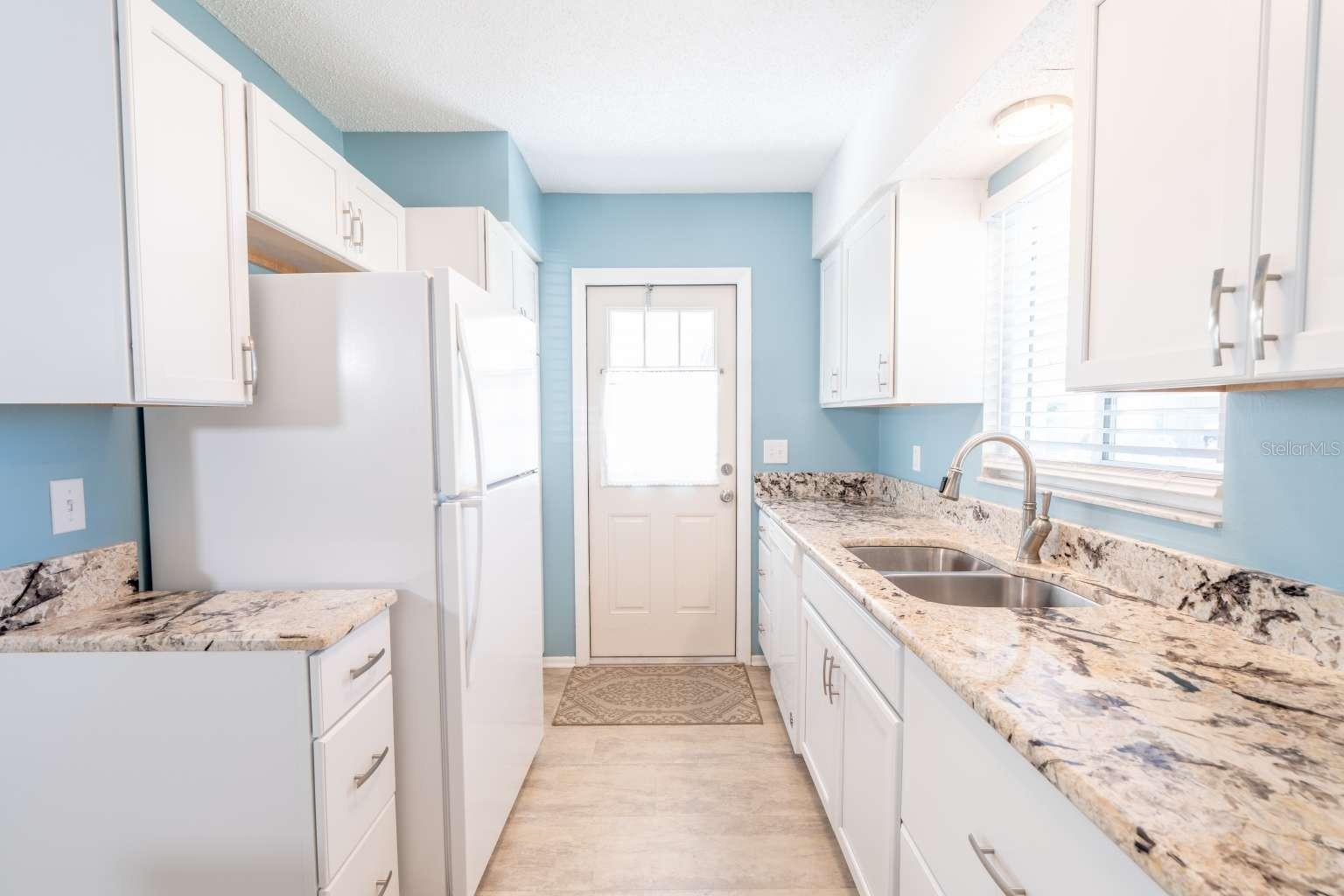 Image 4 of 20 For 456 Circlewood Drive L7