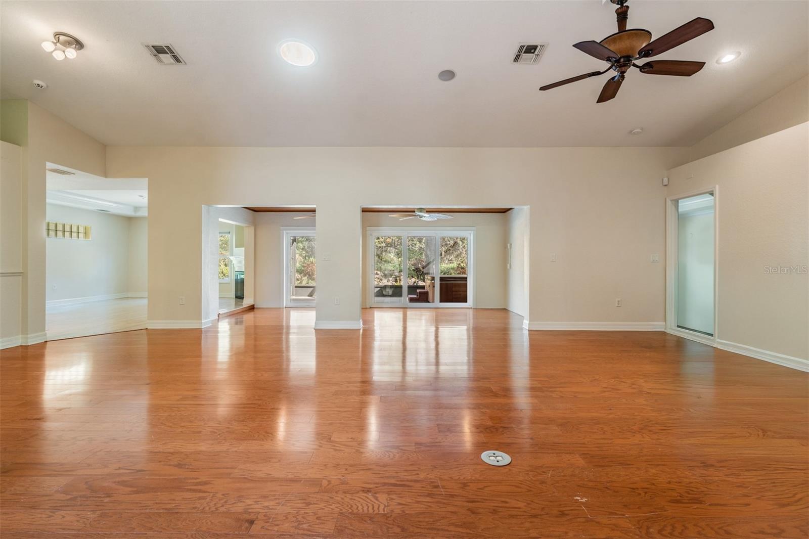 Image 28 of 99 For 10133 Collar Drive