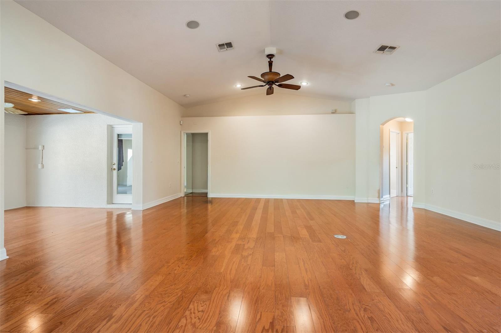 Image 32 of 99 For 10133 Collar Drive