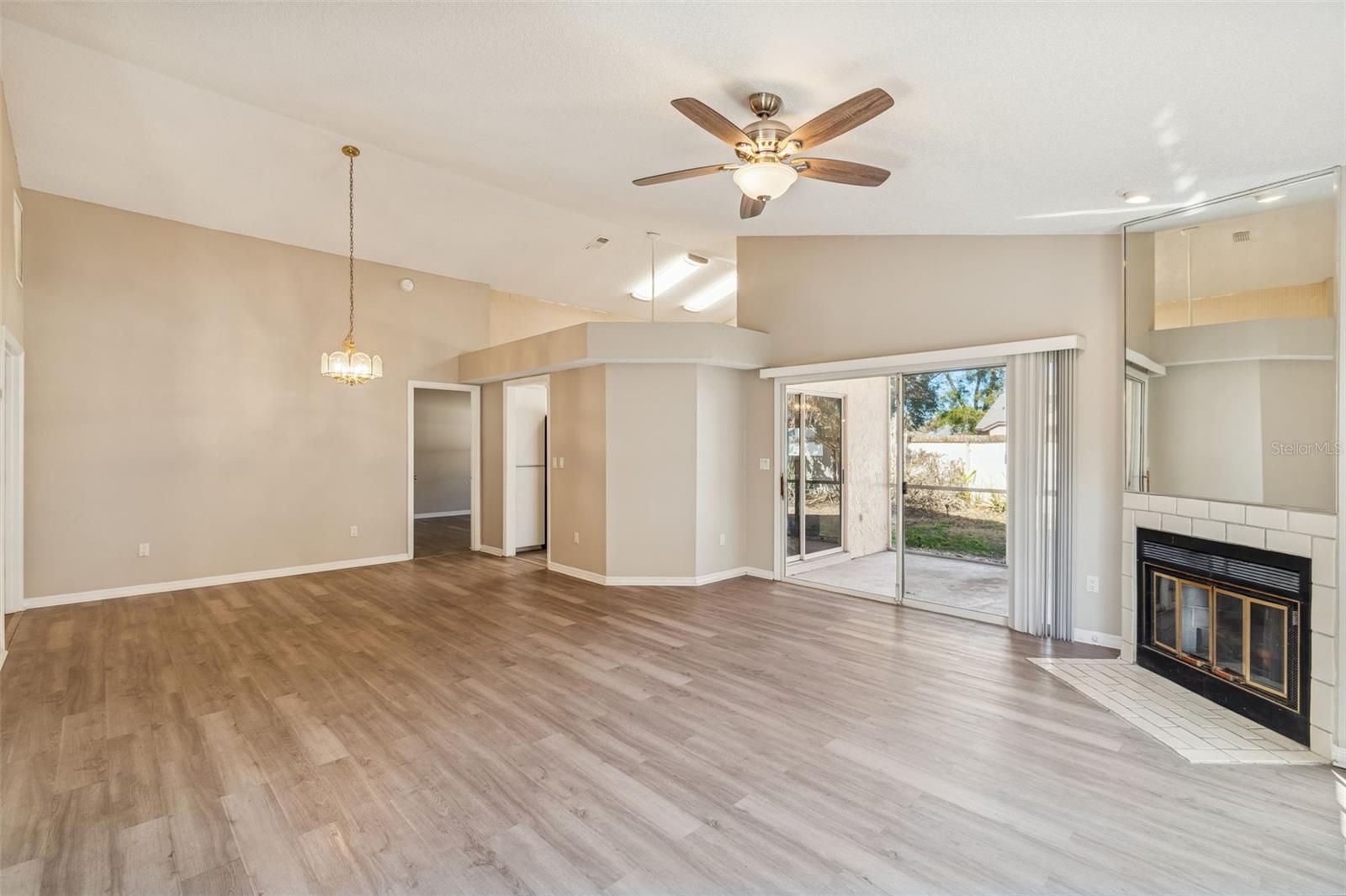 Image 6 of 24 For 669 Via Milano