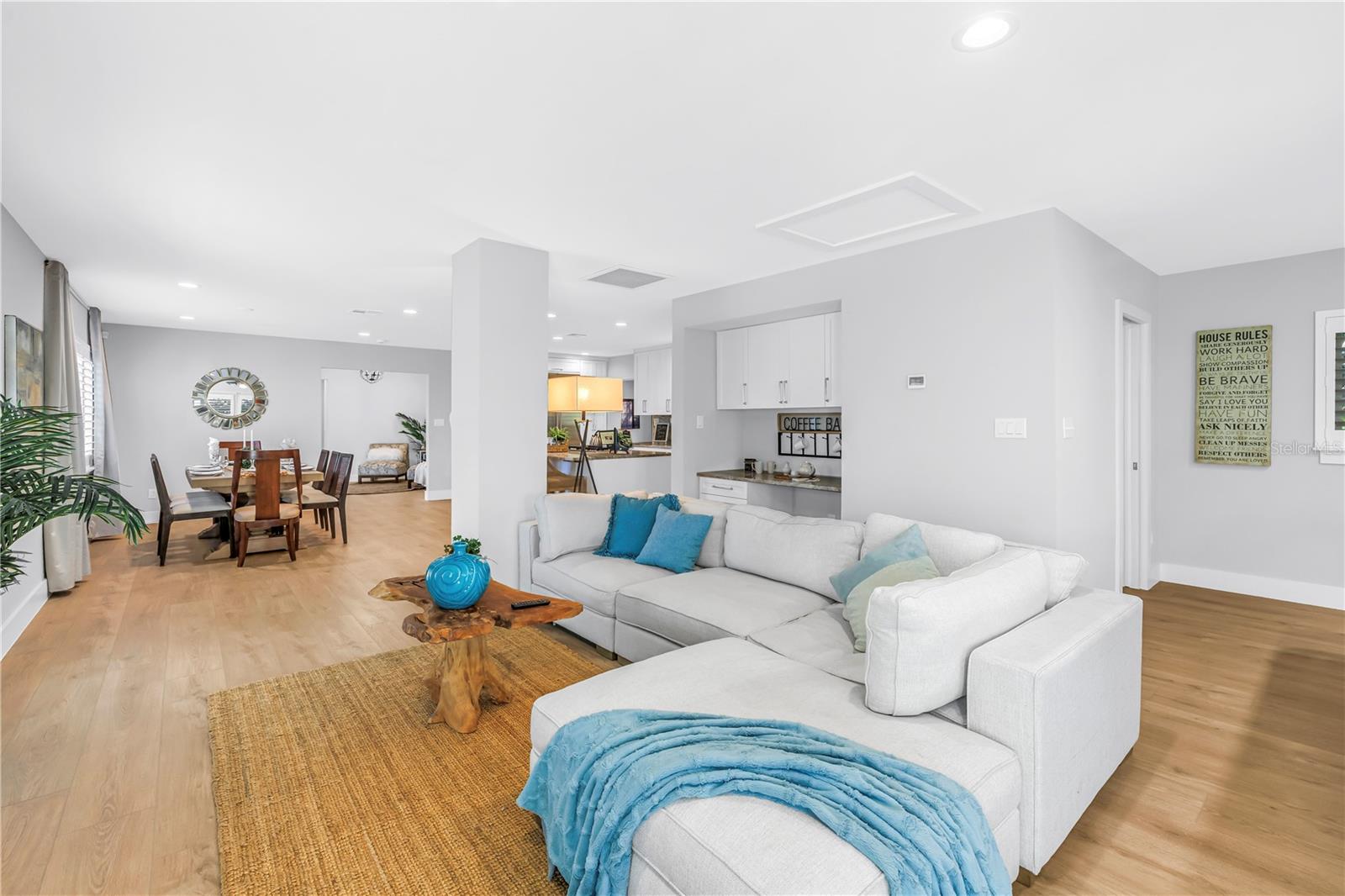 Image 17 of 54 For 134 Riviera Way Ne