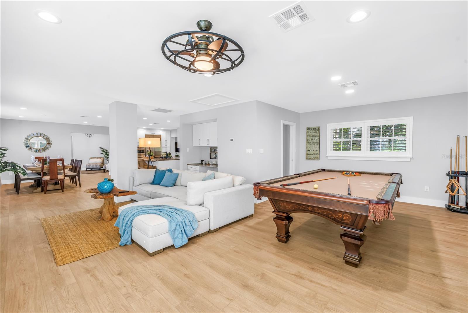 Image 18 of 54 For 134 Riviera Way Ne