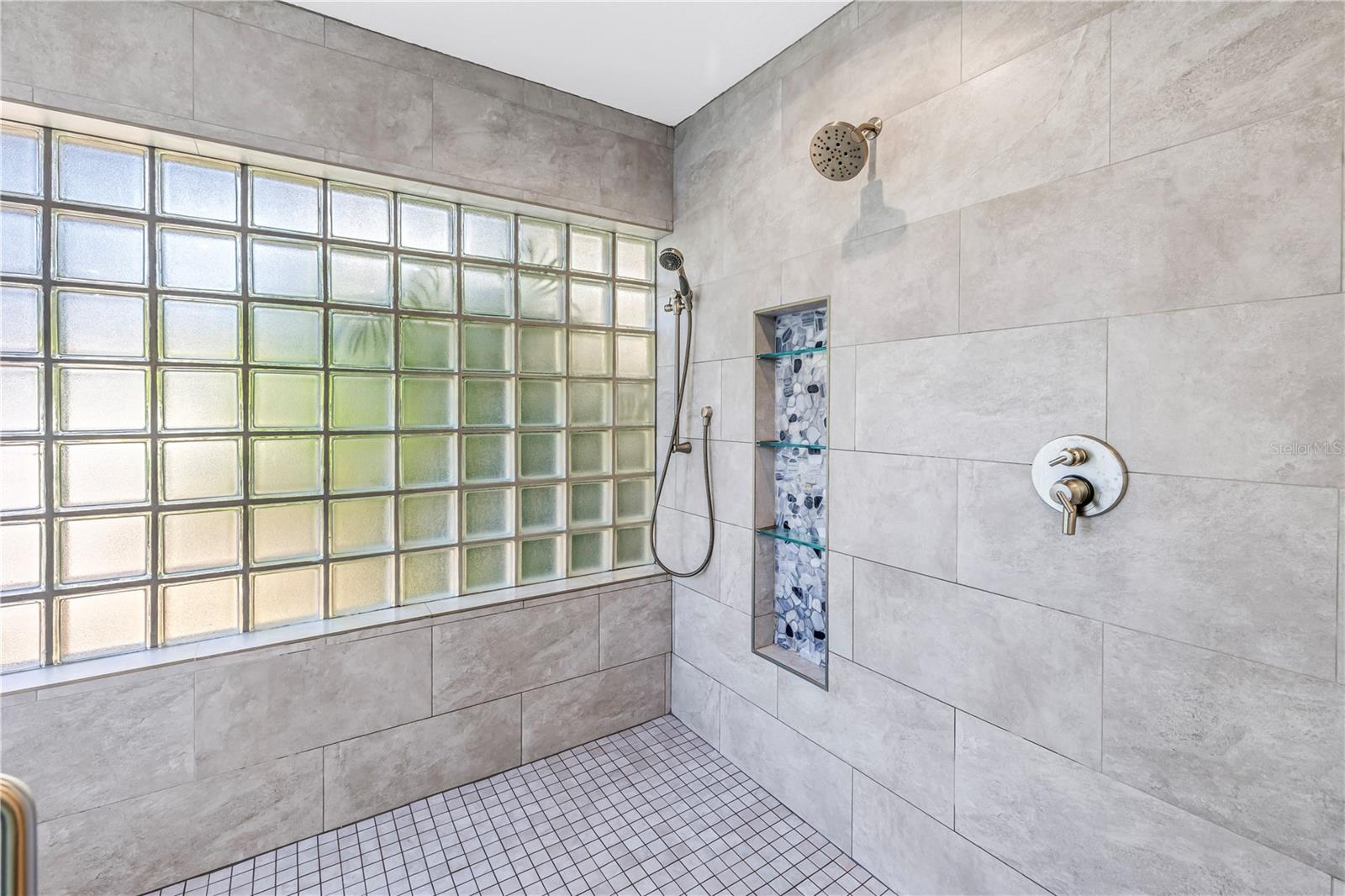 Image 26 of 54 For 134 Riviera Way Ne