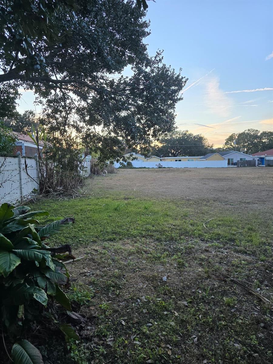 Image 3 of 4 For 5625 Rosemont Avenue