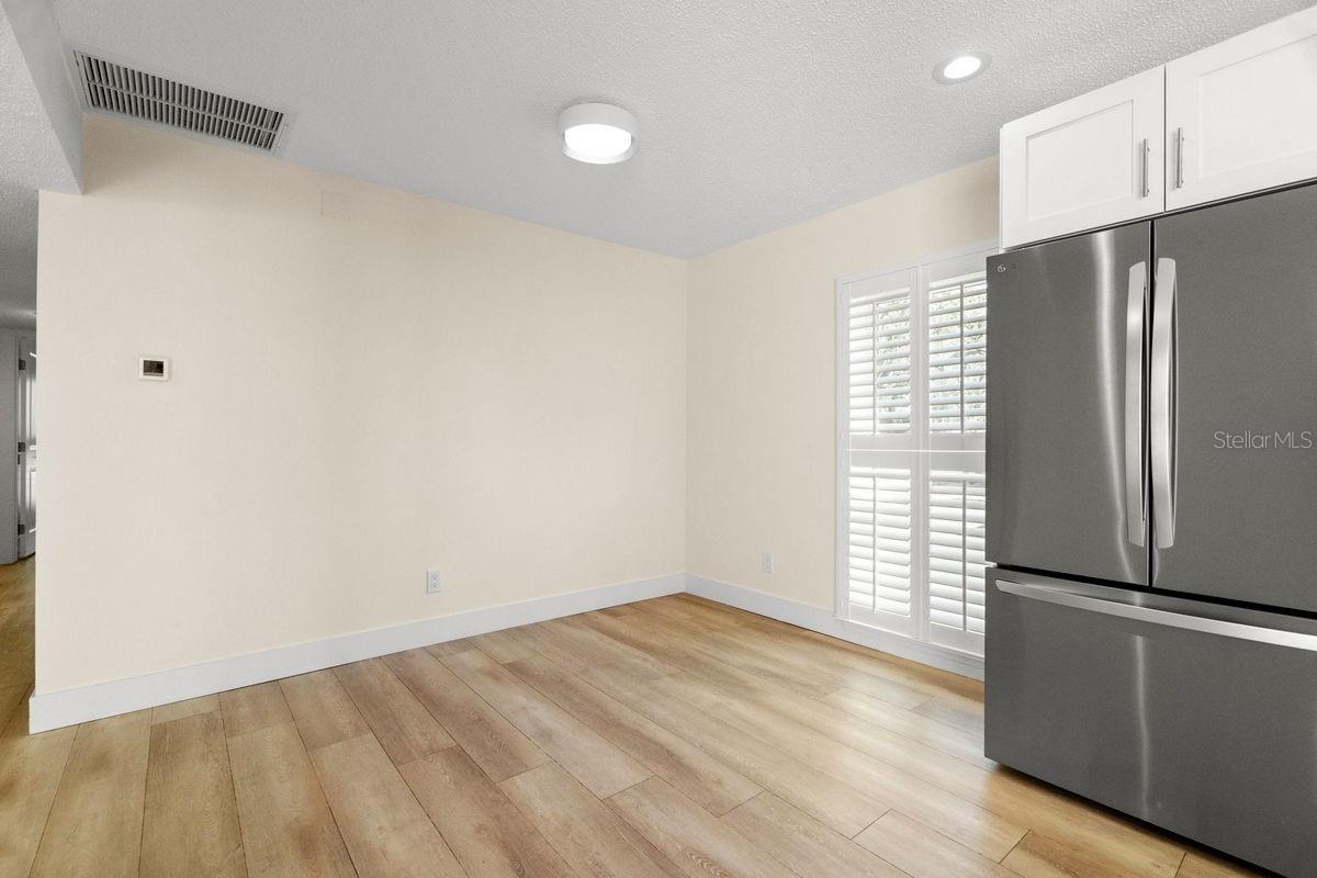 Image 11 of 70 For 1599 Amberlea Drive S