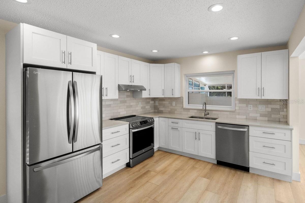 Image 13 of 70 For 1599 Amberlea Drive S