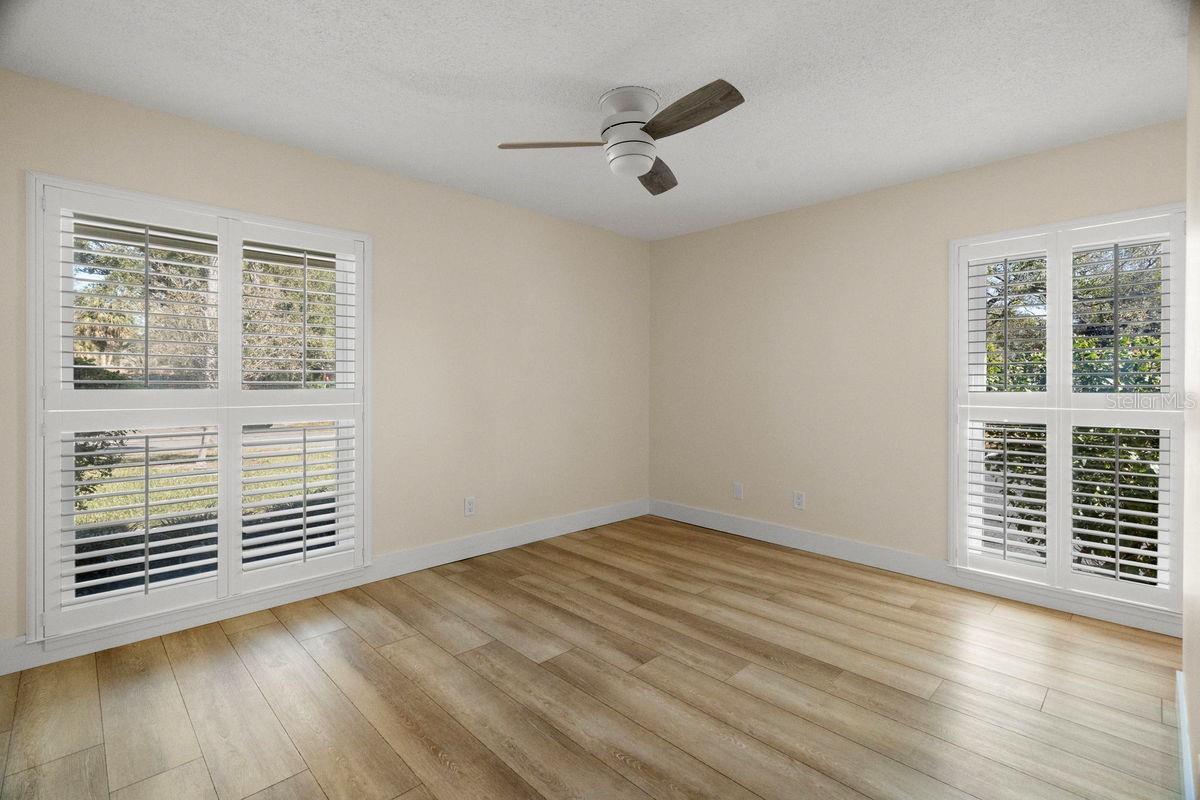 Image 19 of 70 For 1599 Amberlea Drive S