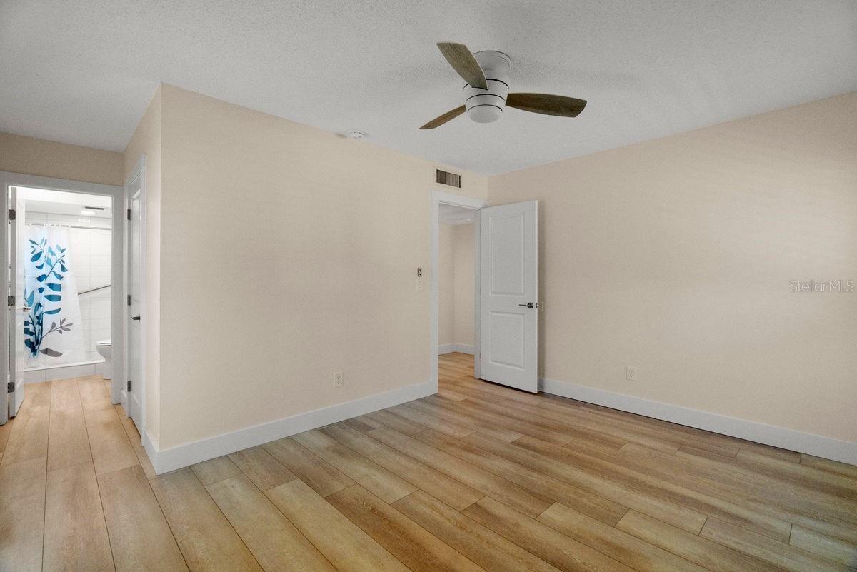 Image 21 of 70 For 1599 Amberlea Drive S