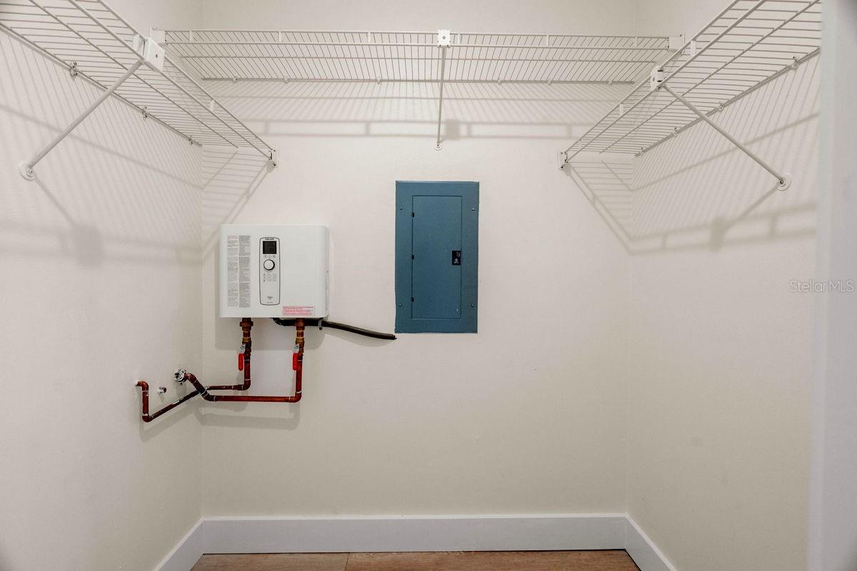 Image 23 of 70 For 1599 Amberlea Drive S