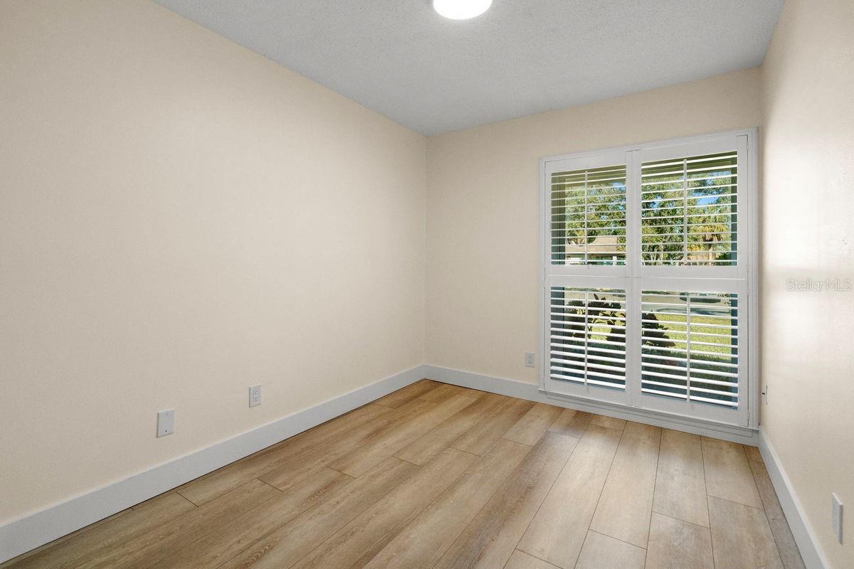 Image 24 of 70 For 1599 Amberlea Drive S