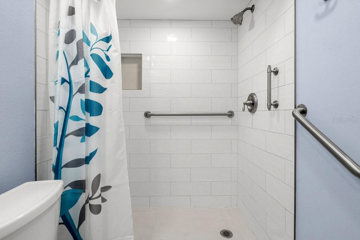 Image 28 of 70 For 1599 Amberlea Drive S