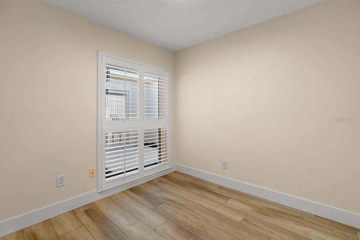 Image 29 of 70 For 1599 Amberlea Drive S