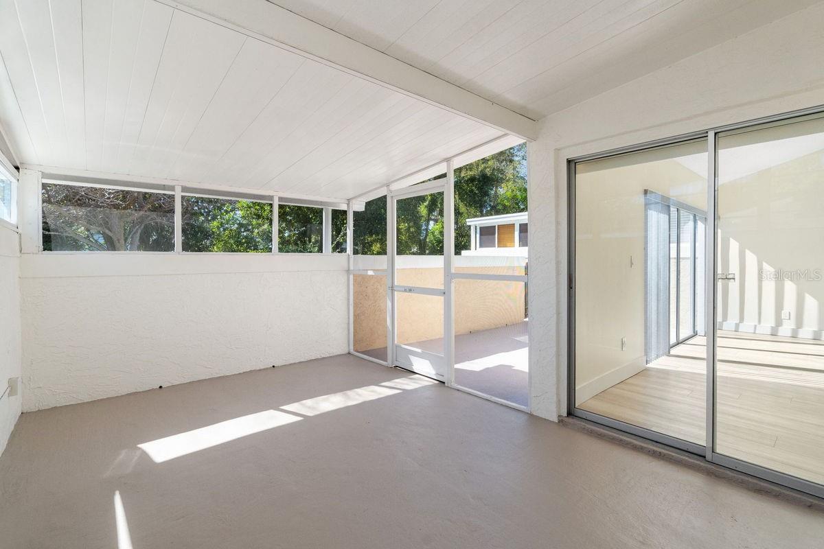 Image 33 of 70 For 1599 Amberlea Drive S