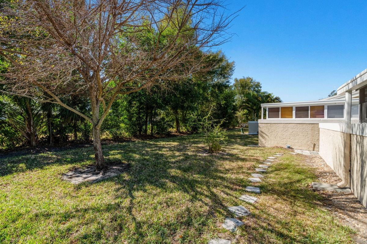 Image 39 of 70 For 1599 Amberlea Drive S