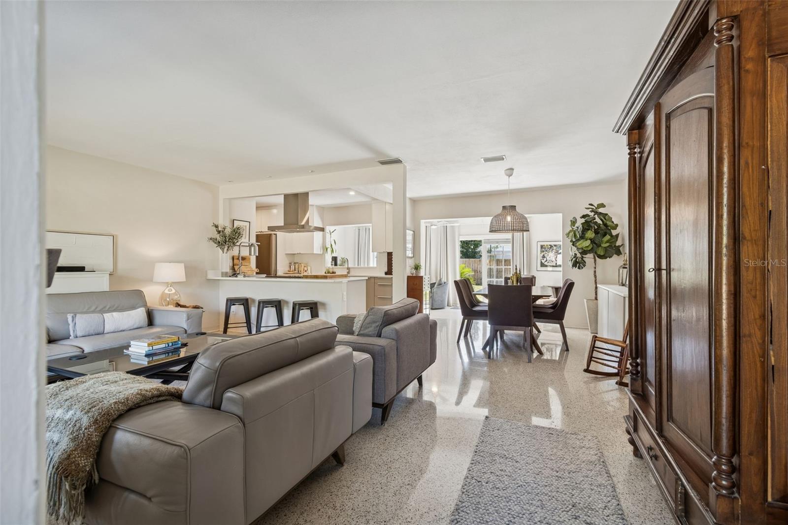 Image 11 of 84 For 2000 Serpentine Circle S