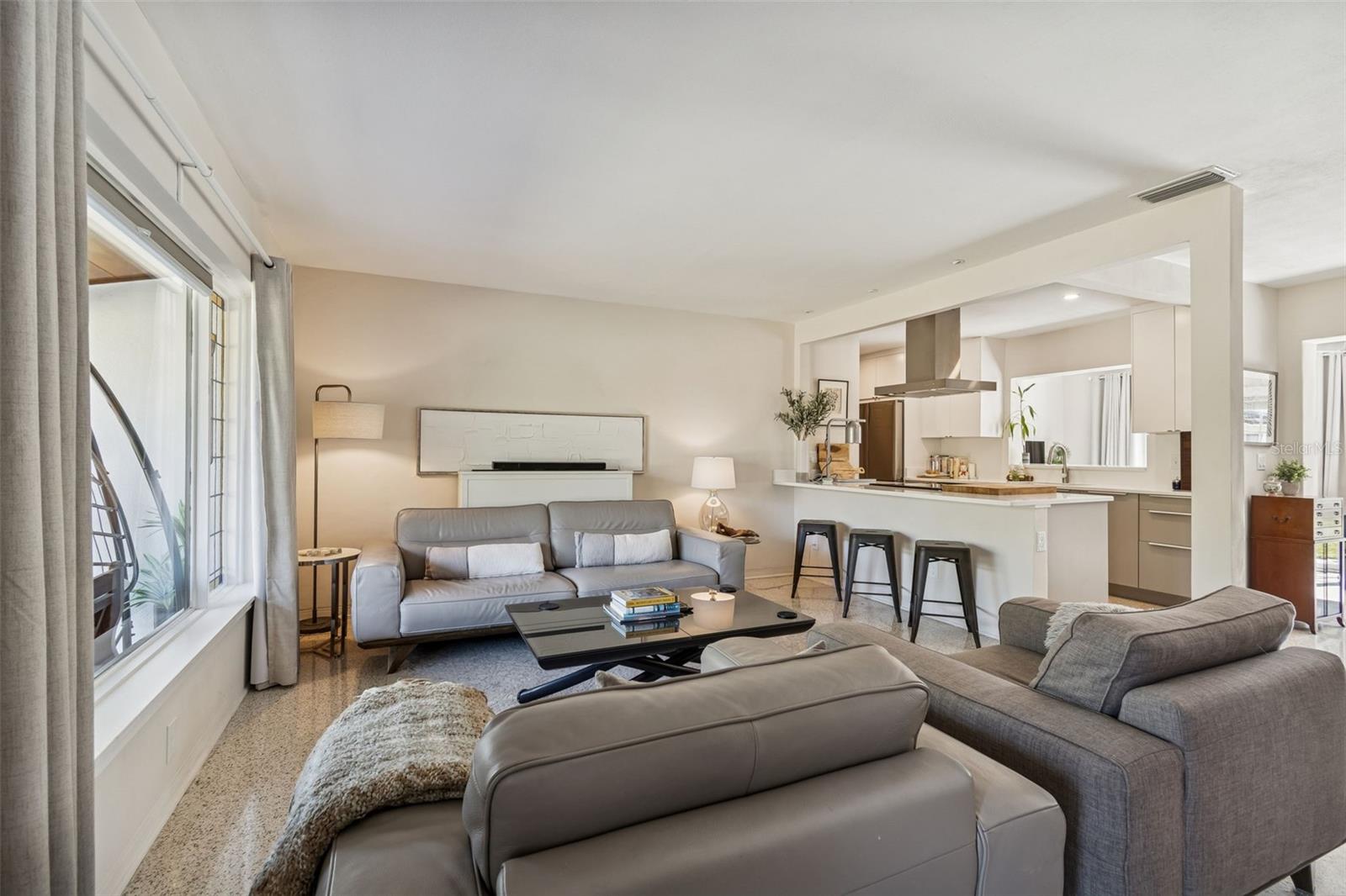 Image 12 of 84 For 2000 Serpentine Circle S