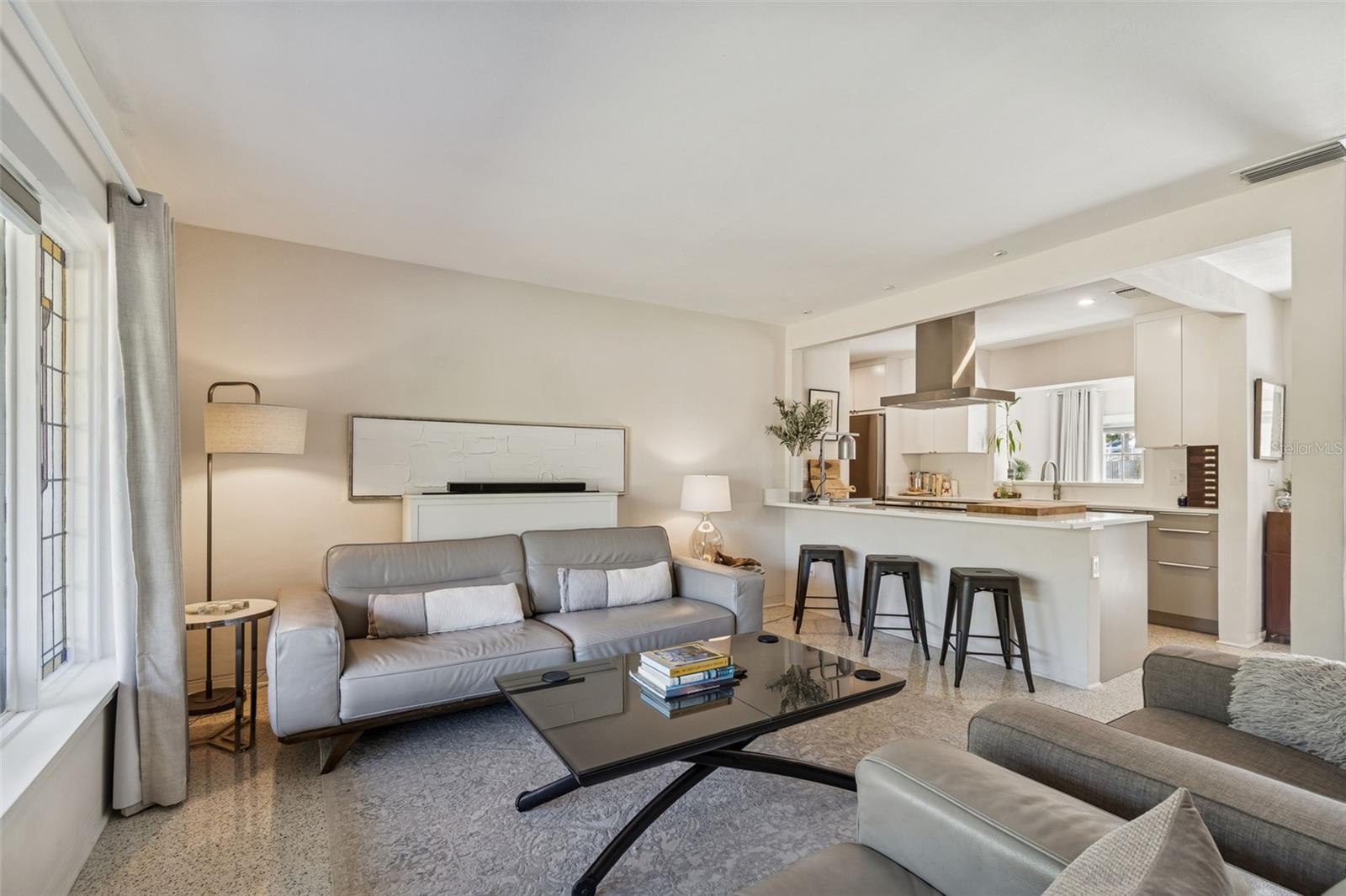 Image 13 of 84 For 2000 Serpentine Circle S