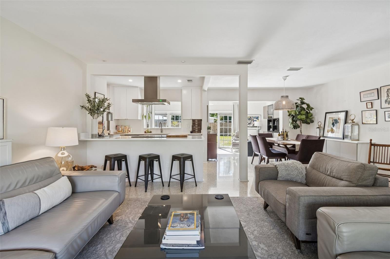 Image 14 of 84 For 2000 Serpentine Circle S