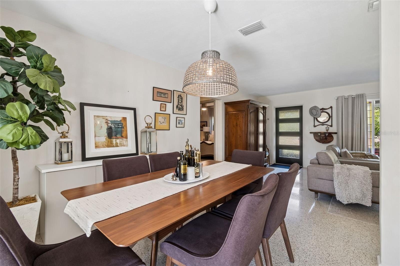 Image 18 of 84 For 2000 Serpentine Circle S