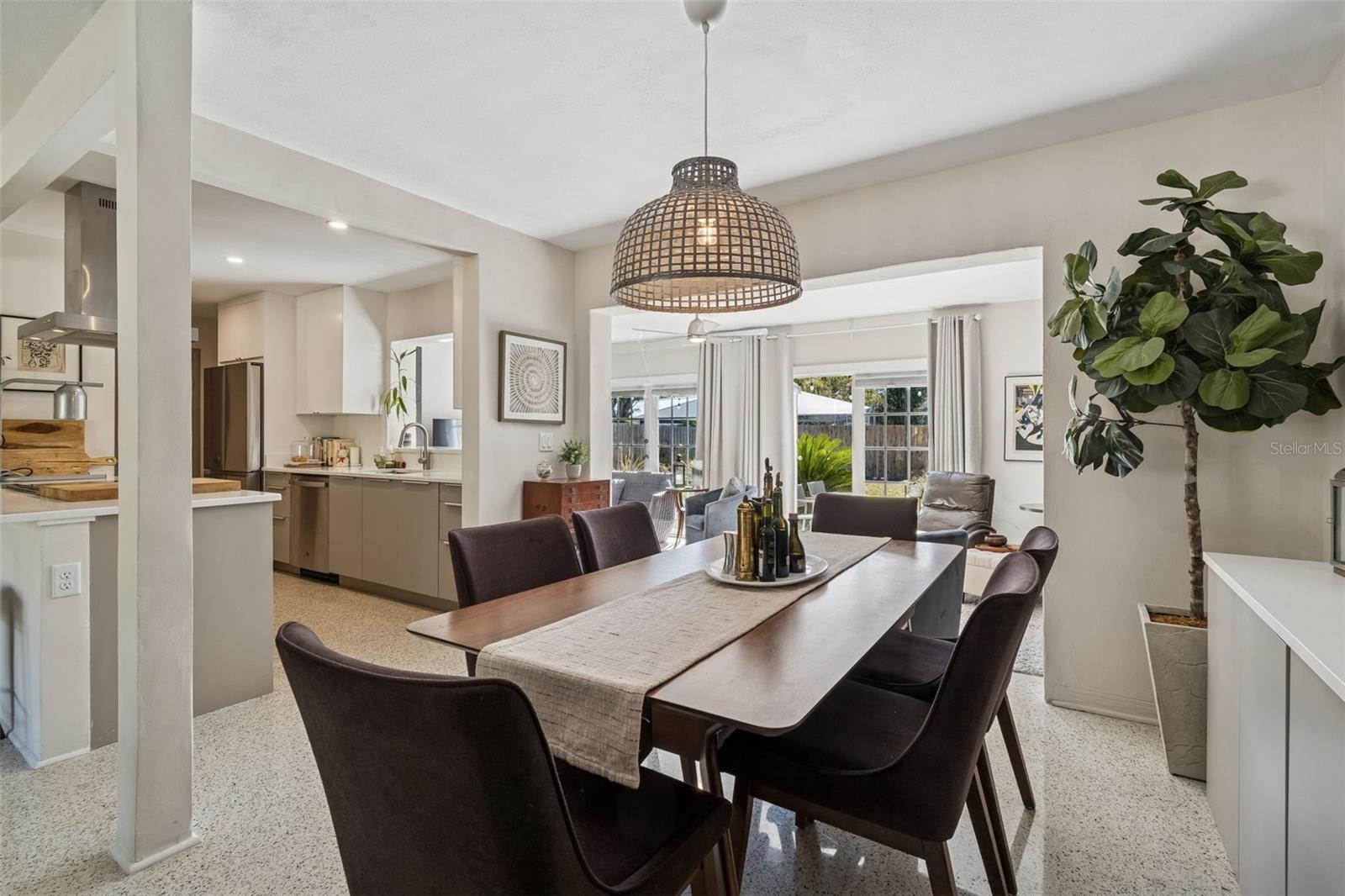 Image 19 of 84 For 2000 Serpentine Circle S