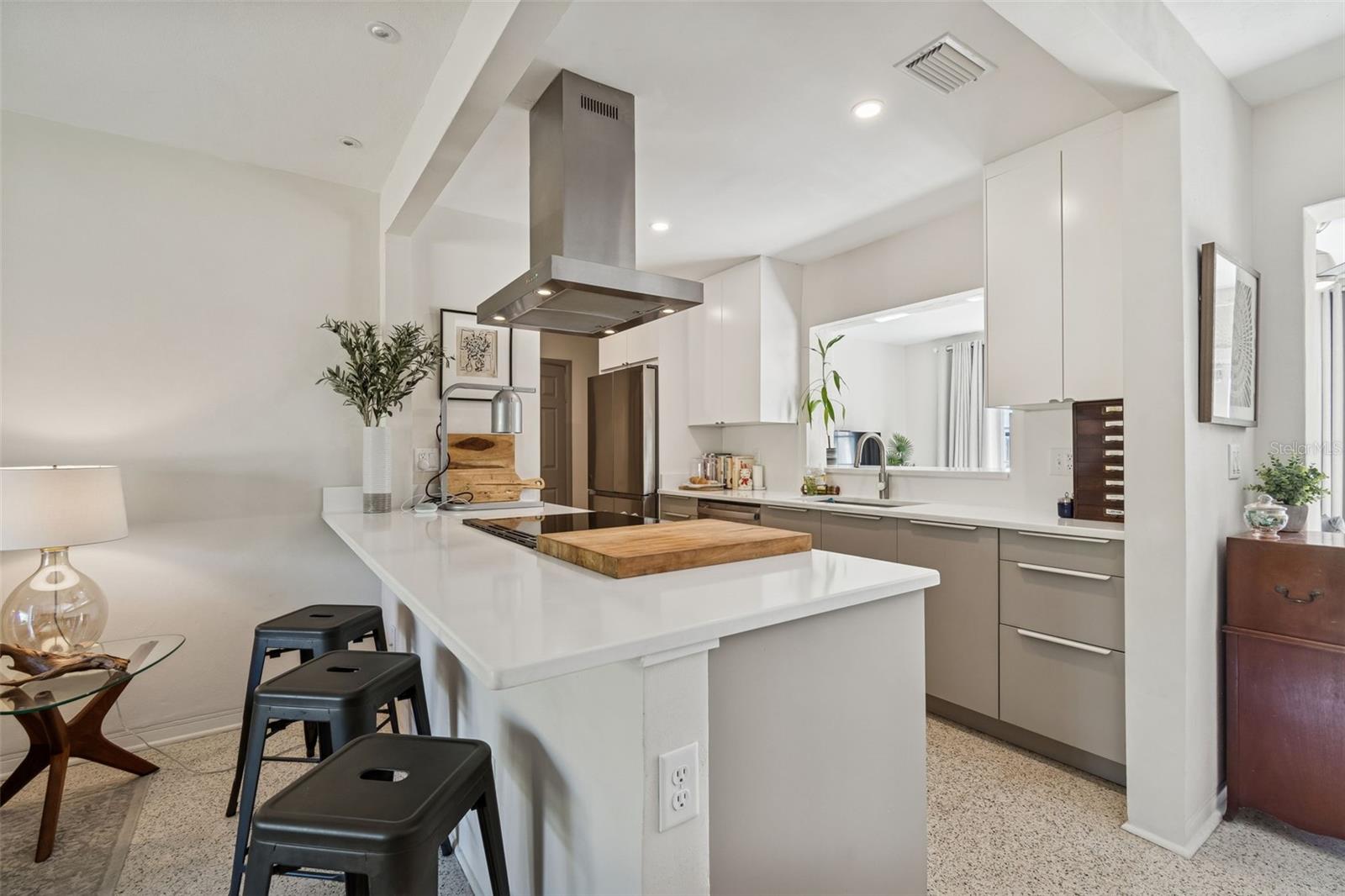 Image 21 of 84 For 2000 Serpentine Circle S