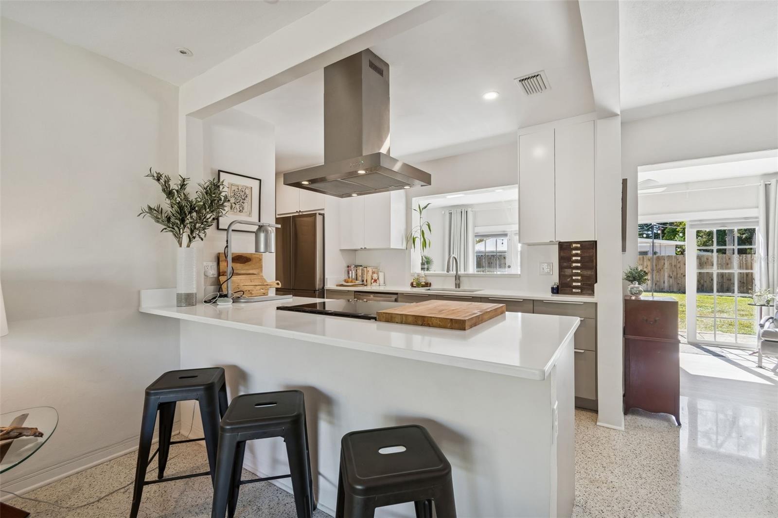 Image 22 of 84 For 2000 Serpentine Circle S