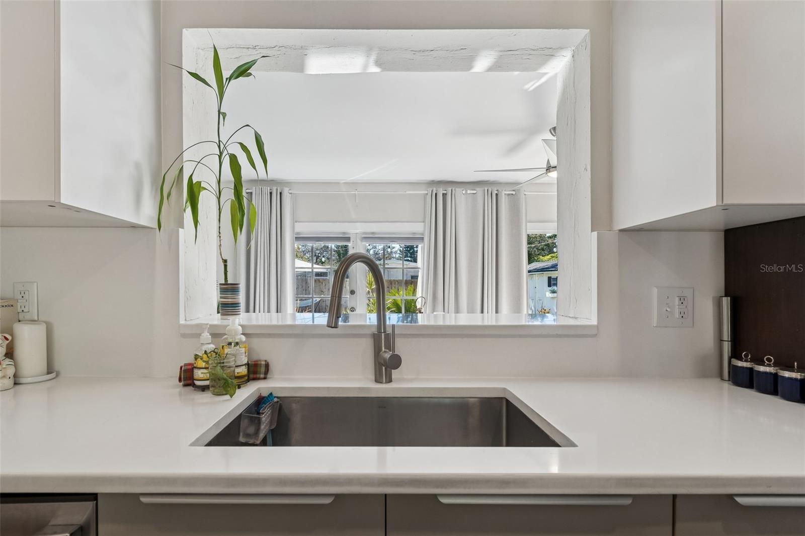 Image 26 of 84 For 2000 Serpentine Circle S