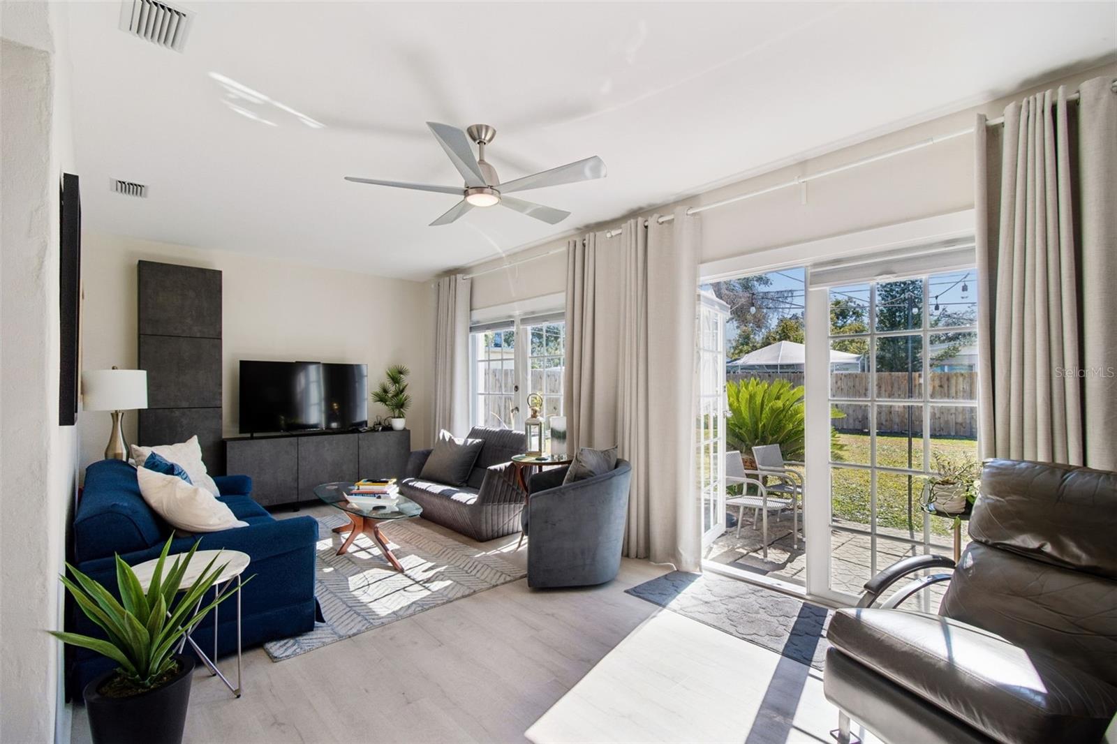 Image 29 of 84 For 2000 Serpentine Circle S