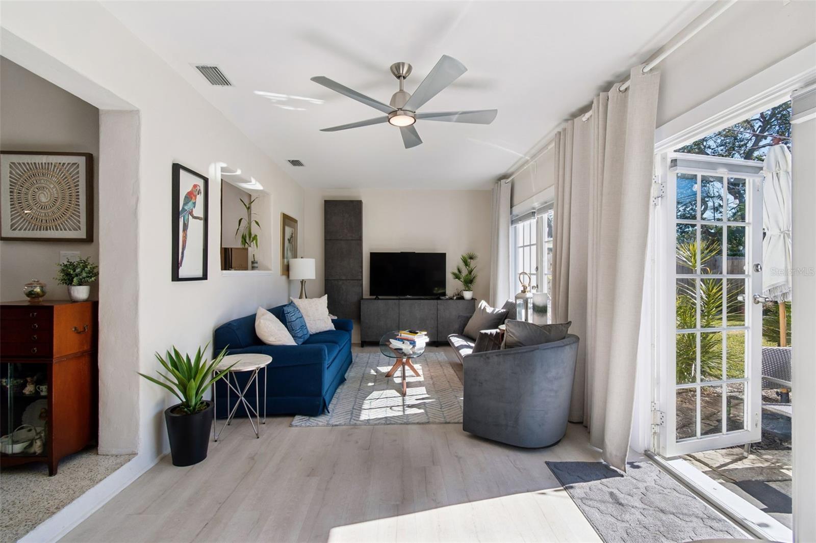 Image 30 of 84 For 2000 Serpentine Circle S