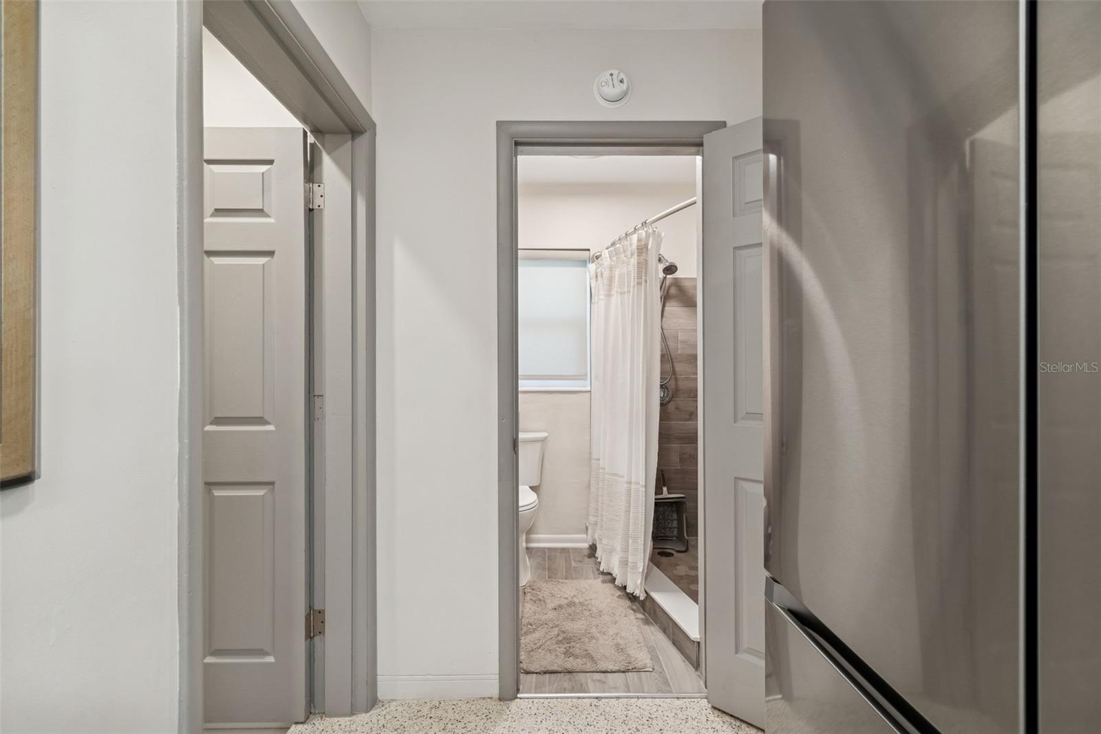 Image 34 of 84 For 2000 Serpentine Circle S