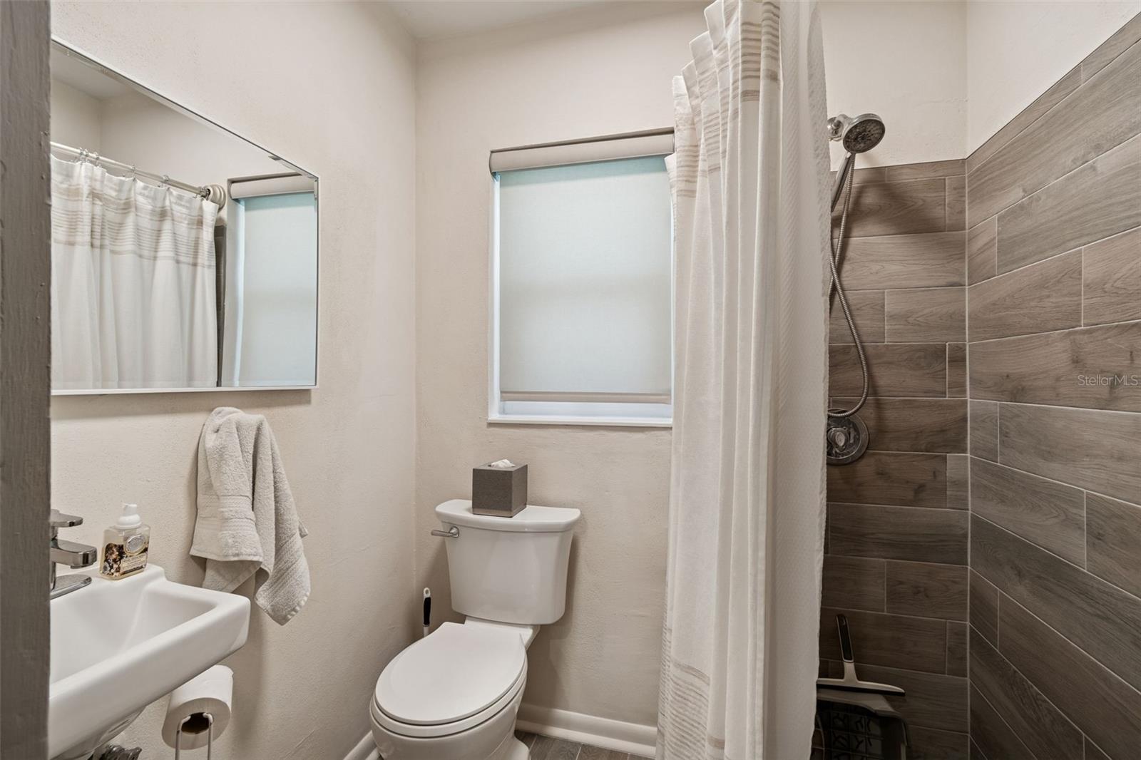 Image 35 of 84 For 2000 Serpentine Circle S