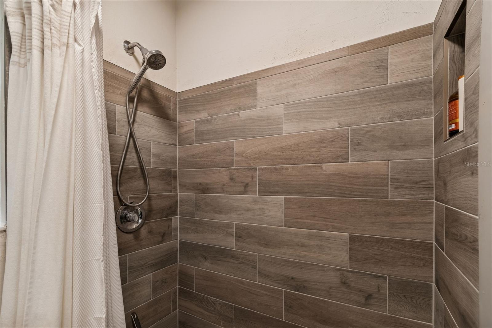 Image 36 of 84 For 2000 Serpentine Circle S